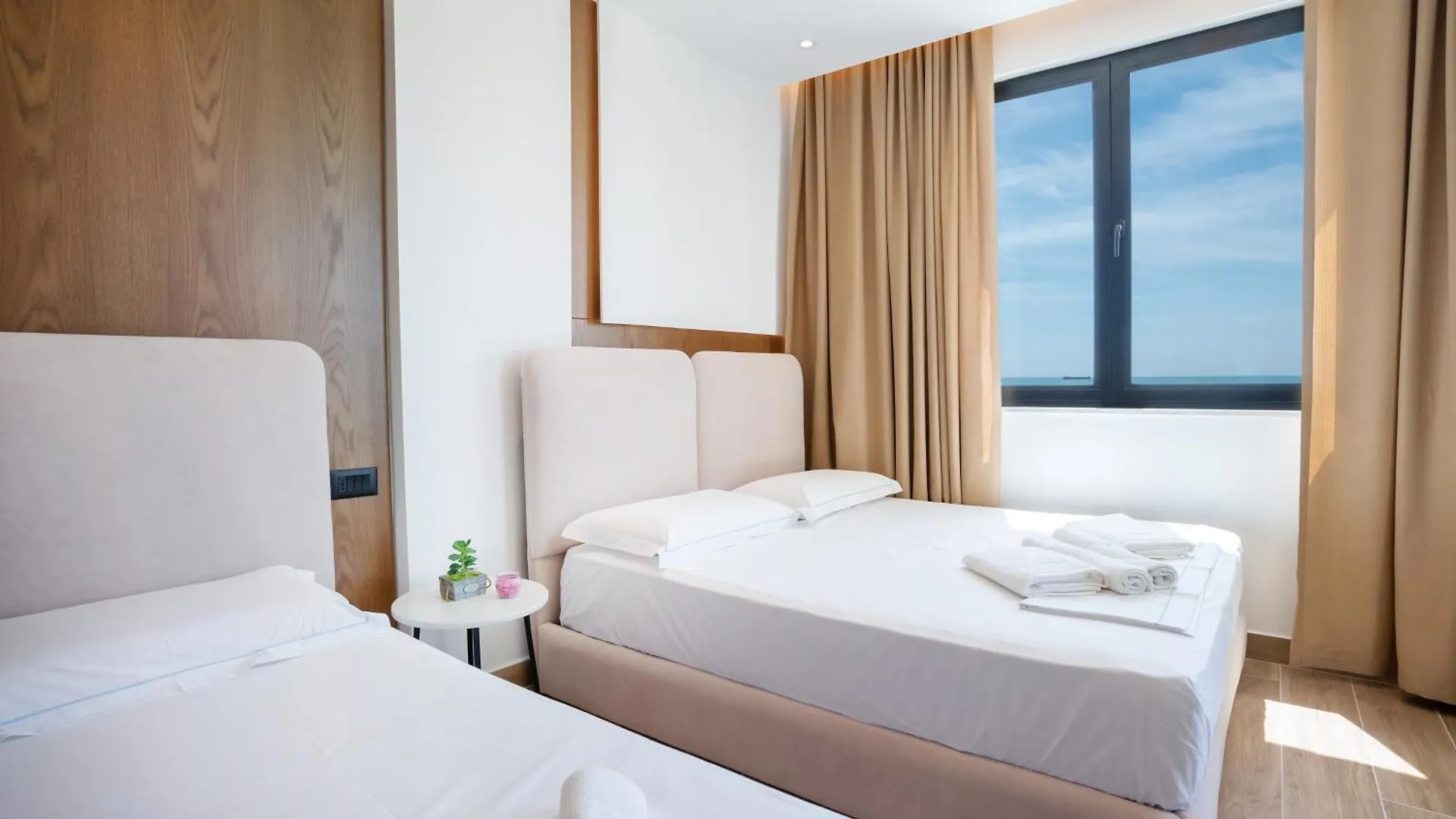 Azure Sea View Apartments Durrës Szálloda