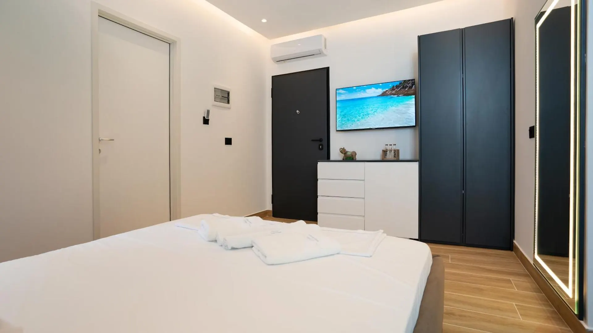 Azure Sea View Apartments Durrës Albánia