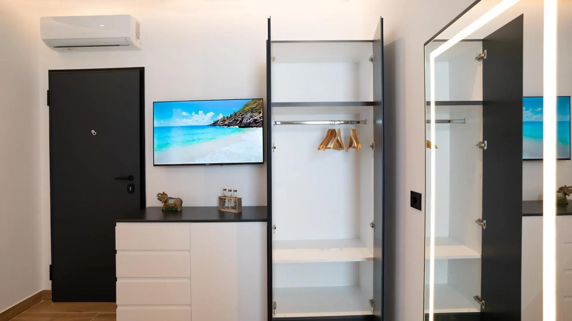 Azure Sea View Apartments Durrës Albánia