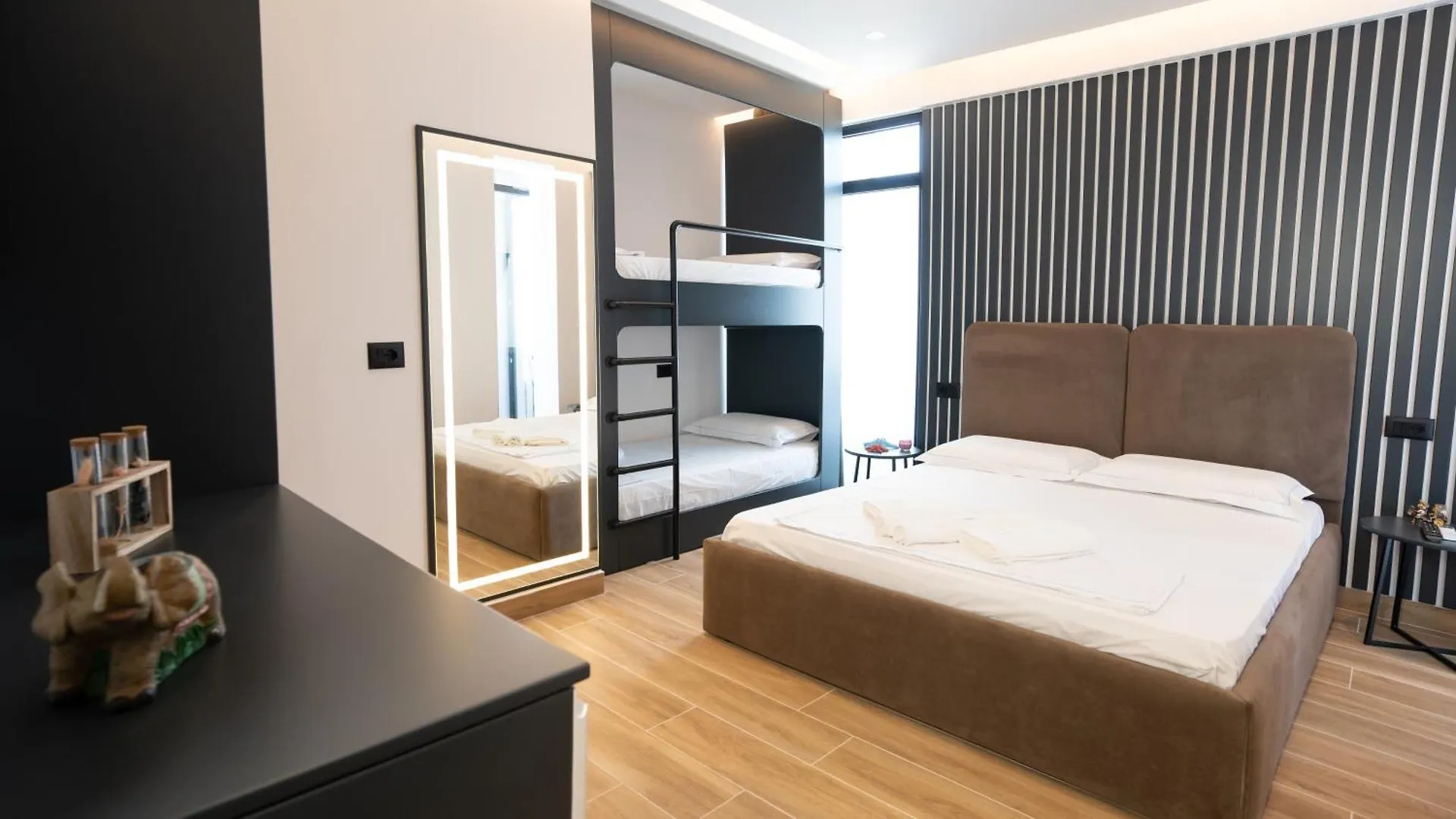 Azure Sea View Apartments Durrës 0*,  Albánia