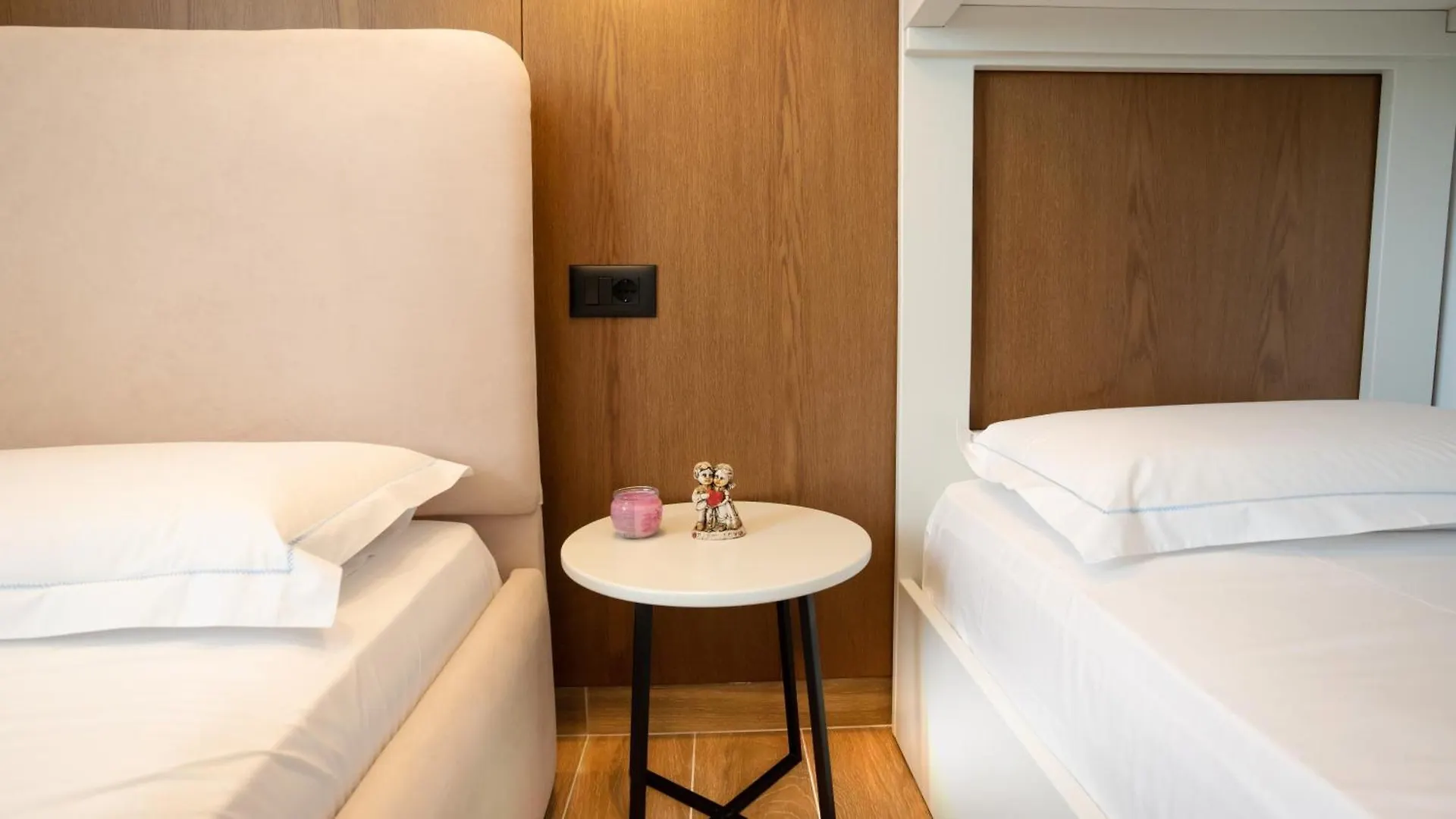 Azure Sea View Apartments Durrës Szálloda