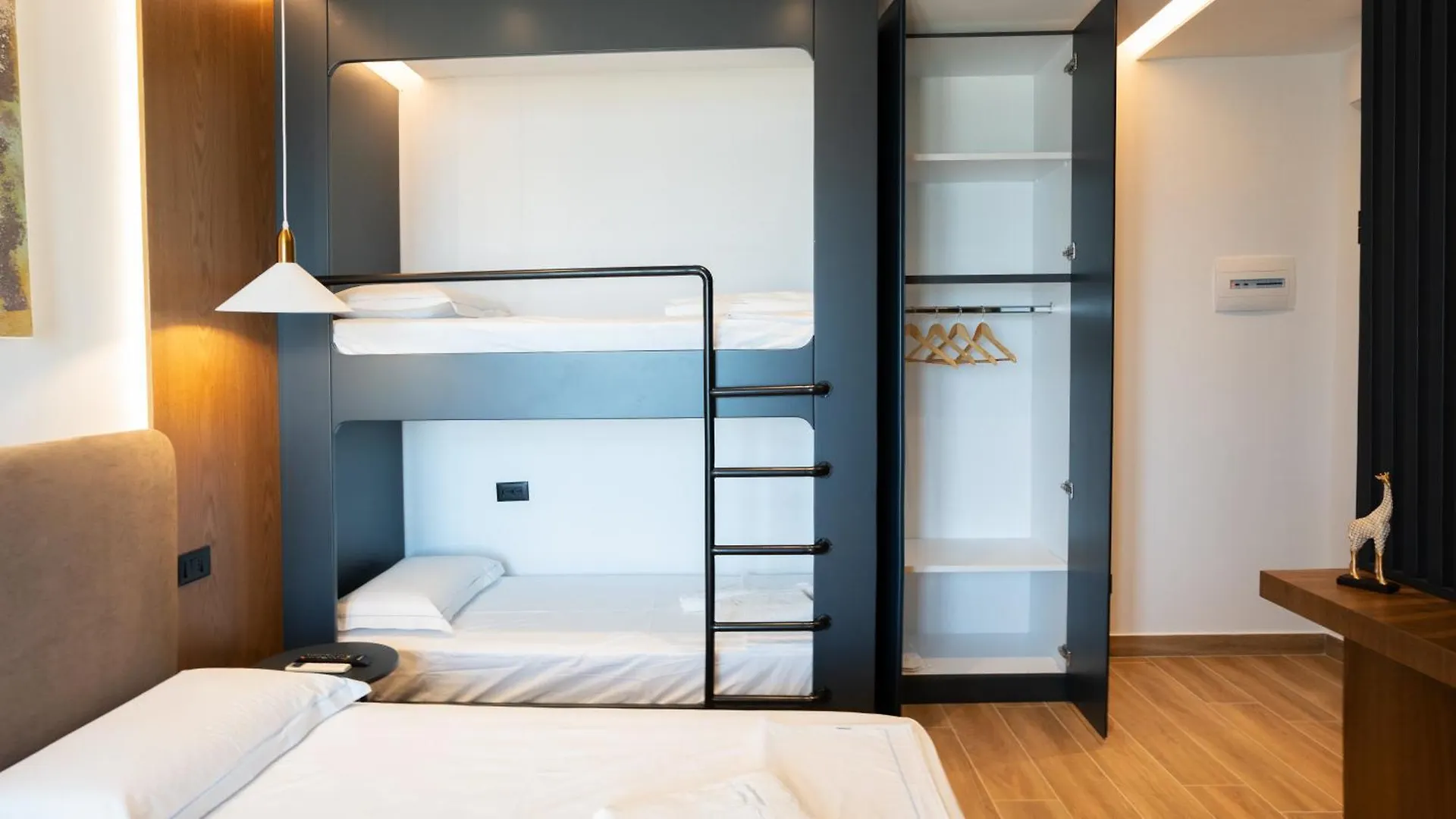 Szálloda Azure Sea View Apartments Durrës