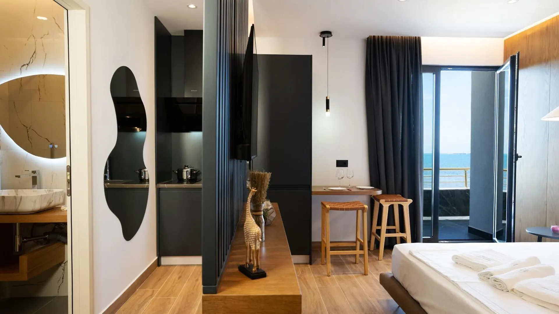 Szálloda Azure Sea View Apartments Durrës