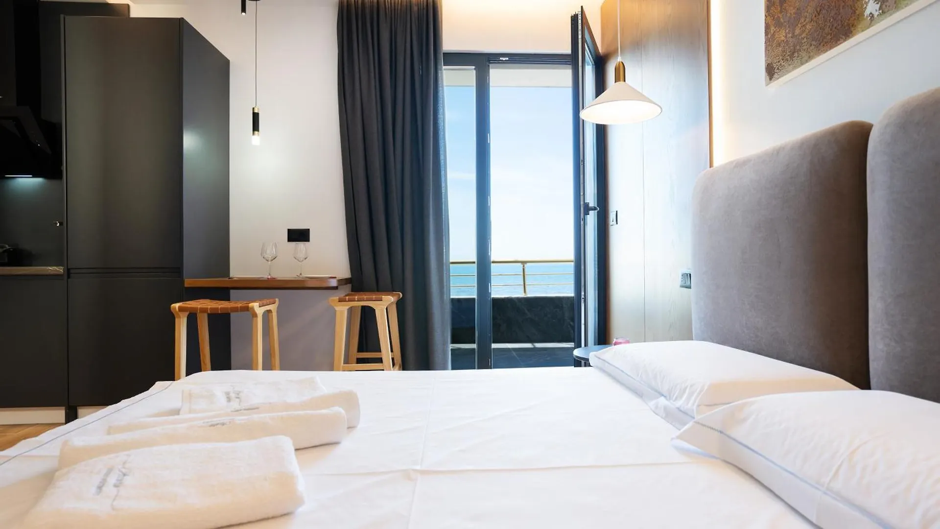 Azure Sea View Apartments Durrës 0*,  Albánia